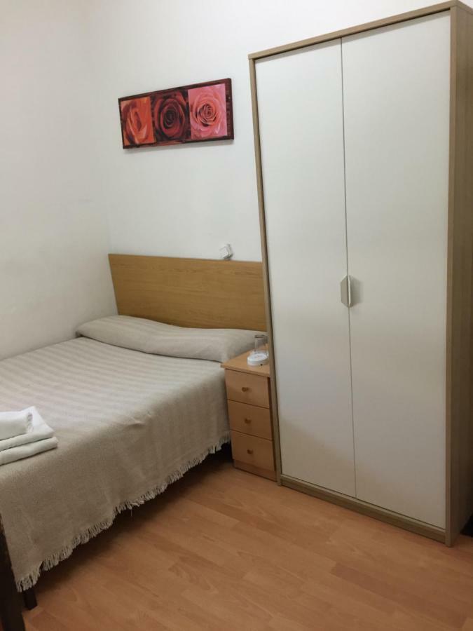 Pension Alberdi - Barcelona — Photos 3